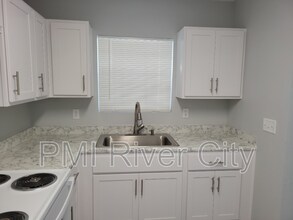 1356 River Hills Cir E in Jacksonville, FL - Building Photo - Building Photo