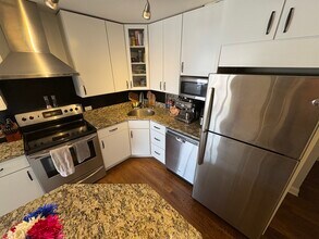 1360 N Sandburg Ter, Unit 1707 in Chicago, IL - Building Photo - Building Photo