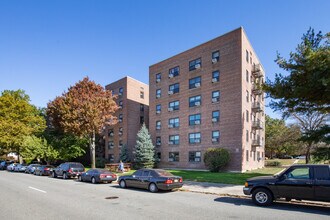 Windsor Park in Flushing, NY - Building Photo - Building Photo