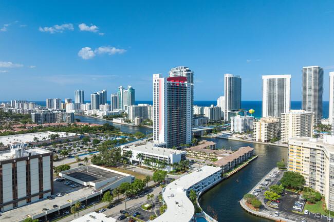 BeachWalk in Hallandale Beach, FL - Foto de edificio - Building Photo
