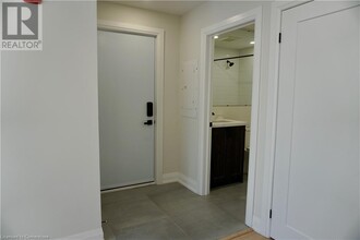 588 Barton St E in Hamilton, ON - Building Photo - Building Photo