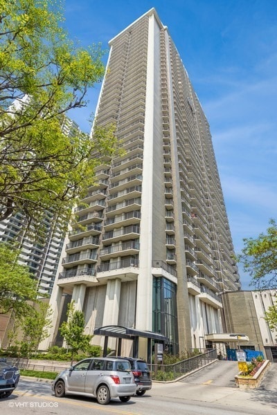 property at 6007 N Sheridan Rd