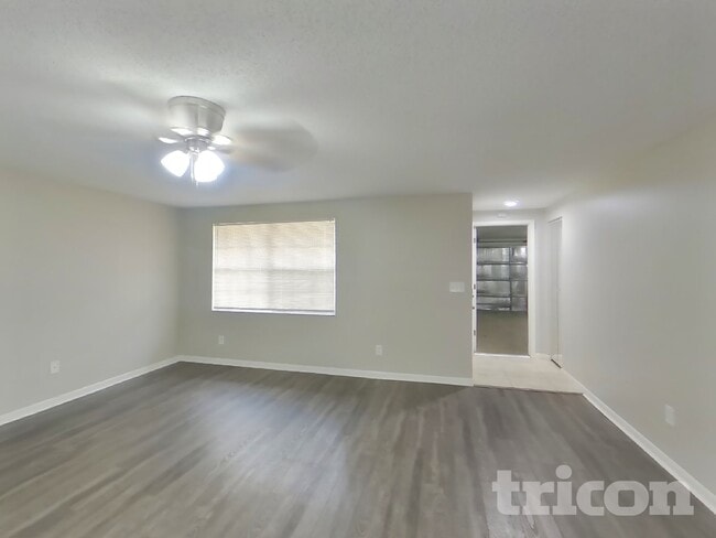 1203 Seffner Valrico Rd in Valrico, FL - Building Photo - Building Photo