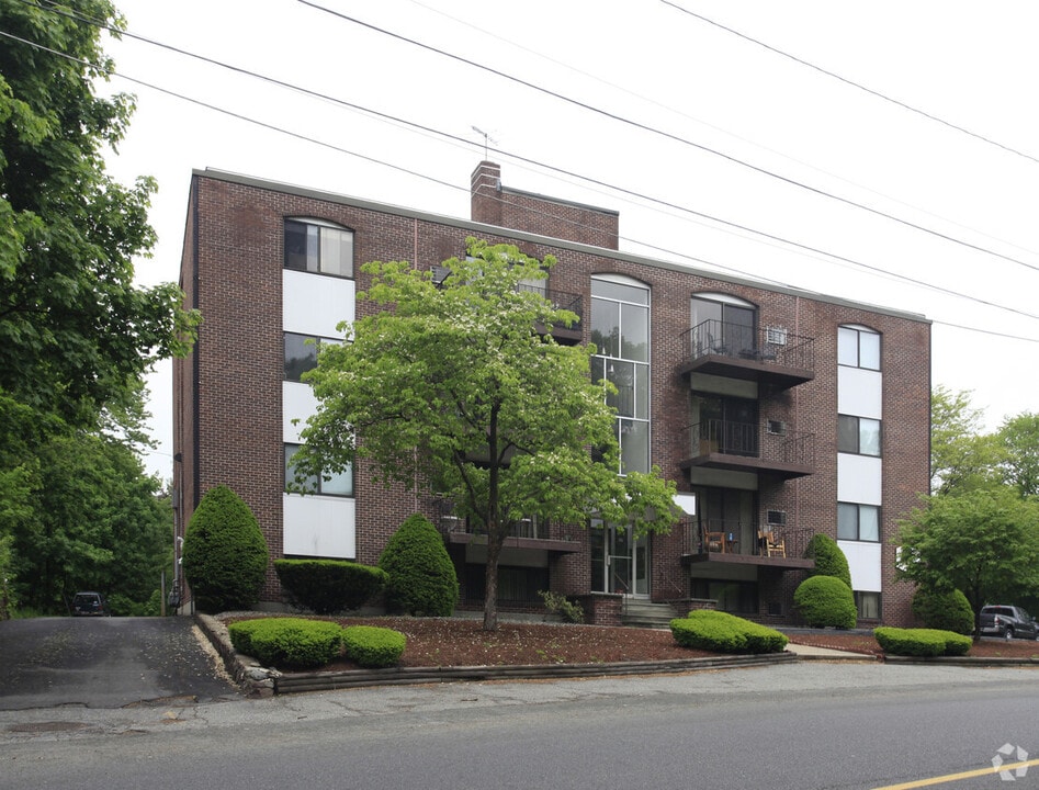 27 North St, Unit 3B in Stoneham, MA - Foto de edificio