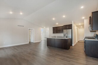 1244 S Village Cir in Kalamazoo, MI - Building Photo - Interior Photo