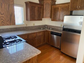 LARGE 2 BEDROOM AVAILABLE in Los Angeles, CA - Foto de edificio - Interior Photo