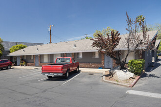 Walnut Oaks Apartments in Citrus Heights, CA - Building Photo - Building Photo