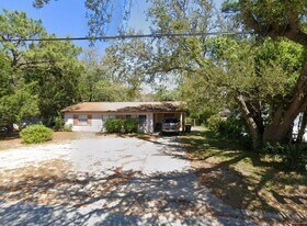 323 Hollywood Blvd NW in Fort Walton Beach, FL - Building Photo