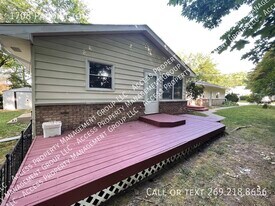 1708 Paddington Rd in Kalamazoo, MI - Building Photo
