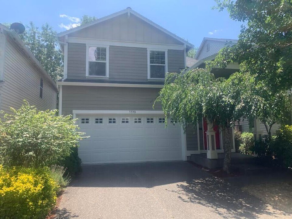5598 NE Caddis Dr in Hillsboro, OR - Building Photo