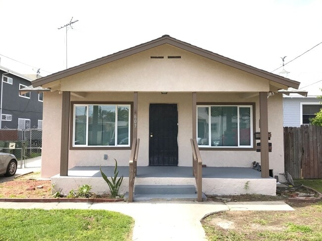 property at 607 S Fir Ave