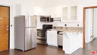 215 W 7th St in Los Angeles, CA - Building Photo - Building Photo