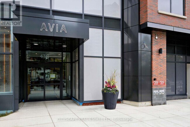430 Square One Dr in Mississauga, ON - Building Photo - Building Photo