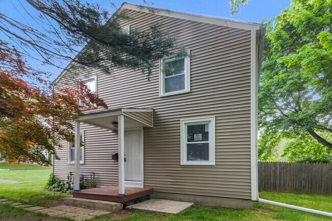232 Melville Dr in Fairfield, CT - Foto de edificio - Building Photo