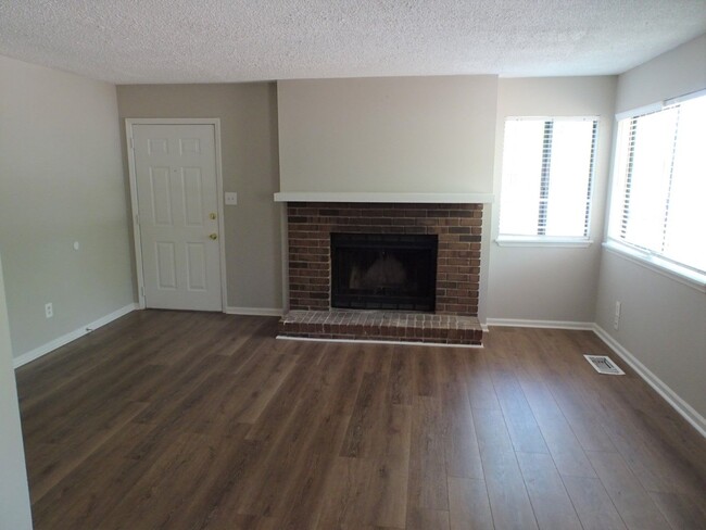 13-15 Oak Mt Dr-Unit -13 Oakmount Drive in Newnan, GA - Building Photo - Building Photo