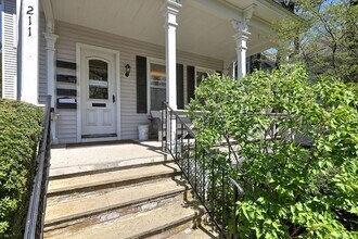 211 Montowese St in Branford, CT - Foto de edificio - Building Photo