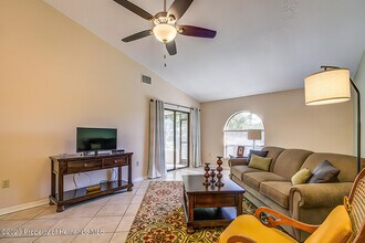 9187 Lingrove Rd in Spring Hill, FL - Building Photo - Building Photo