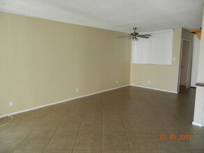 6979 Palm Ct, Unit 216E in Riverside, CA - Foto de edificio - Building Photo