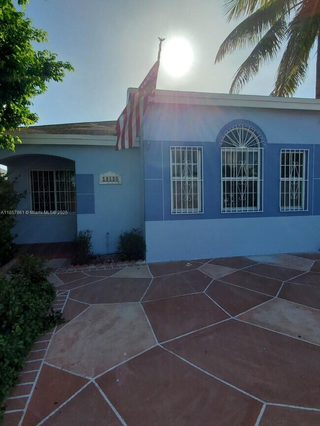 18120 SW 137th Path in Miami, FL - Building Photo - Building Photo