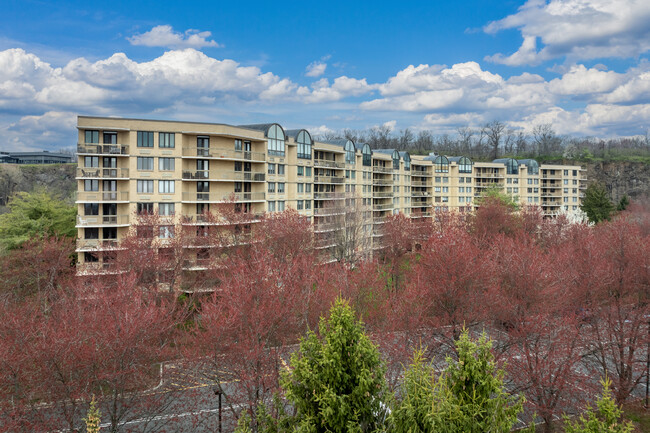 Crown View Manor in West Orange, NJ - Building Photo - Building Photo