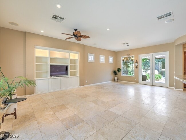 property at 25 Gladewater Dr