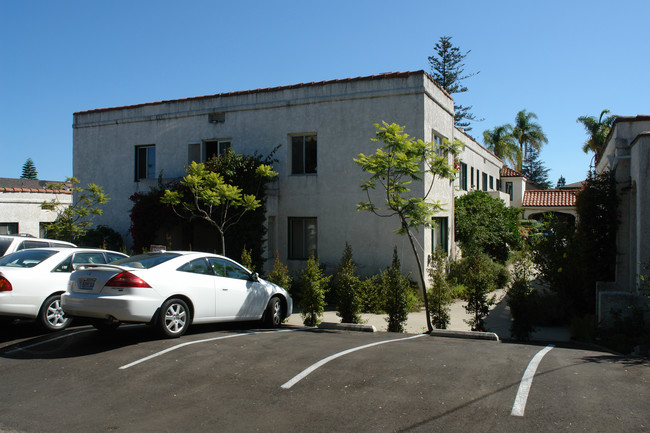 1628 State St in Santa Barbara, CA - Foto de edificio - Building Photo