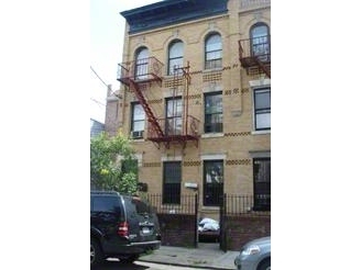 303 Montauk Ave in Brooklyn, NY - Building Photo