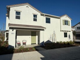 977 Scenic Sky Ln in Sacramento, CA - Building Photo