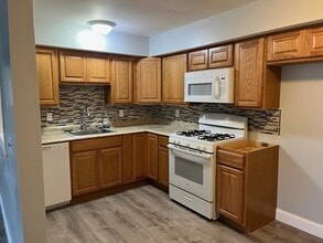 225 Danforth St in Fall River, MA - Building Photo - Building Photo