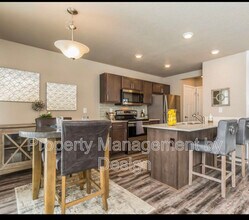 763 NE Macey Way in Waukee, IA - Building Photo - Building Photo