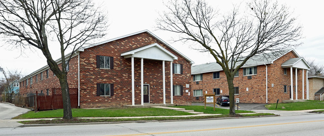 Hawley Road Apartments in Milwaukee, WI - Building Photo - Building Photo