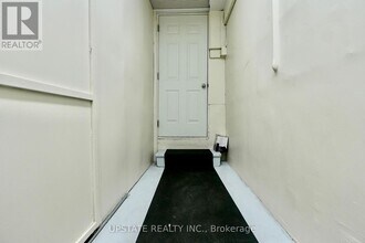1627 Logandale Dr in Mississauga, ON - Building Photo - Building Photo