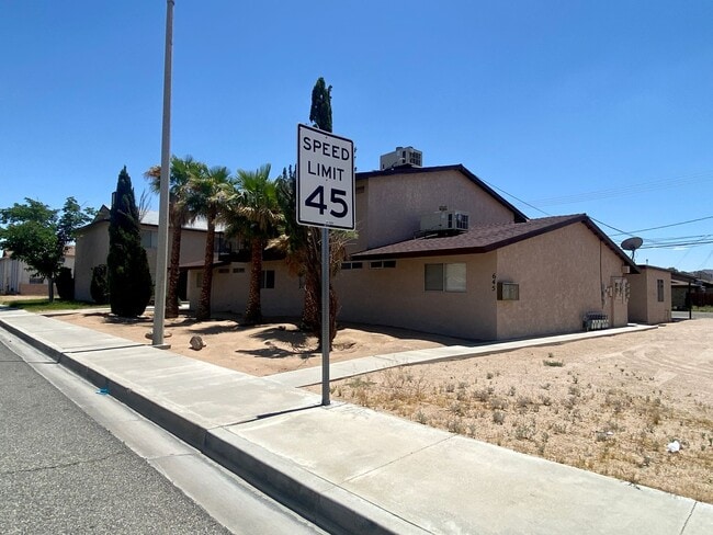 645 E Ridgecrest Blvd in Ridgecrest, CA - Building Photo - Building Photo