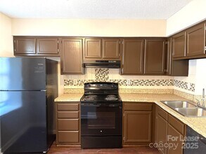 621 Lex Dr in Charlotte, NC - Building Photo - Building Photo