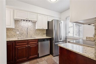 4083 Division St, Unit 4083 in Metairie, LA - Foto de edificio - Building Photo