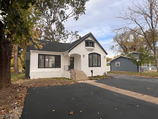 4120 Main St in Downers Grove, IL - Foto de edificio - Building Photo