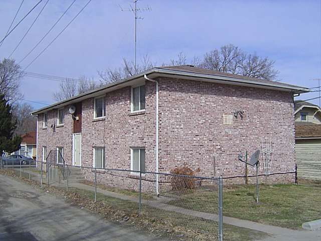 1950 S 15th St in Lincoln, NE - Foto de edificio - Building Photo