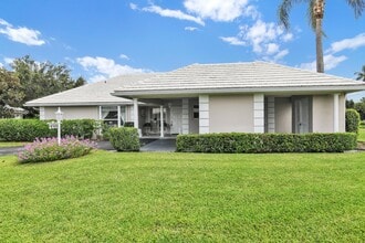 450 French Royale Cir in Atlantis, FL - Foto de edificio - Building Photo