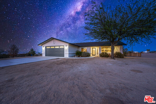 321 Bonita Ave in Landers, CA - Foto de edificio - Building Photo