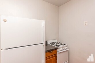 1417 W Farwell Ave, Unit 204 in Chicago, IL - Building Photo - Building Photo