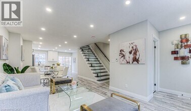 152 Overlea Dr in Kitchener, ON - Building Photo - Building Photo
