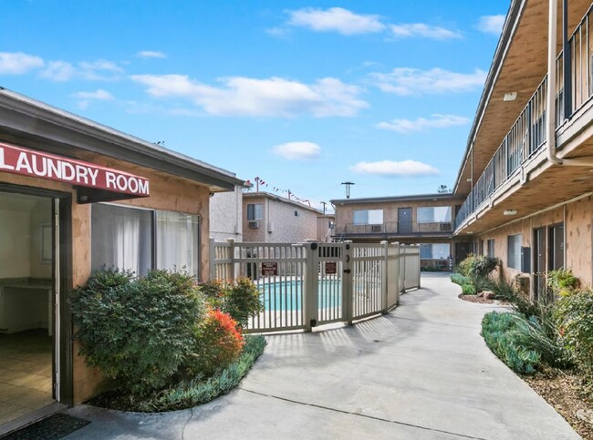 16229 Woodruff Ave in Bellflower, CA - Building Photo - Building Photo