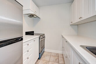 Parkdale Tower Apartments in London, ON - Building Photo - Building Photo