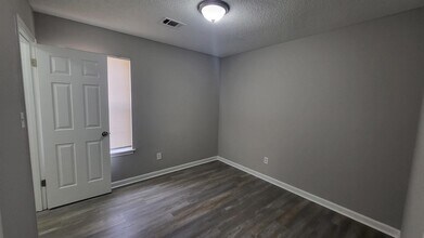 2577 Reese Lake Cir in Memphis, TN - Building Photo - Building Photo