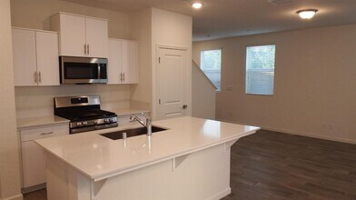 2008 N Walling Ln in Clovis, CA - Building Photo - Building Photo