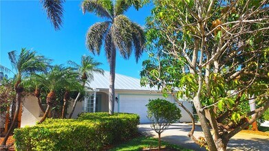 541 110th Ave N in Naples, FL - Building Photo - Building Photo