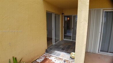 7640 Westwood Dr in Tamarac, FL - Foto de edificio - Building Photo