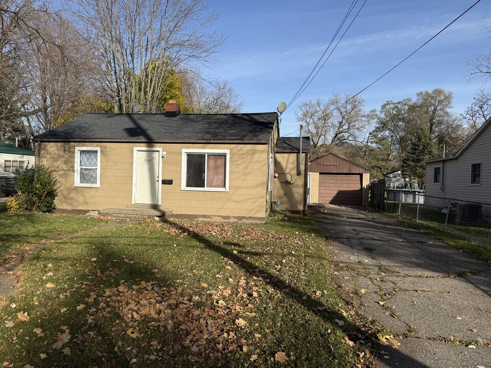 3513 Dakota Ave in Flint, MI - Foto de edificio