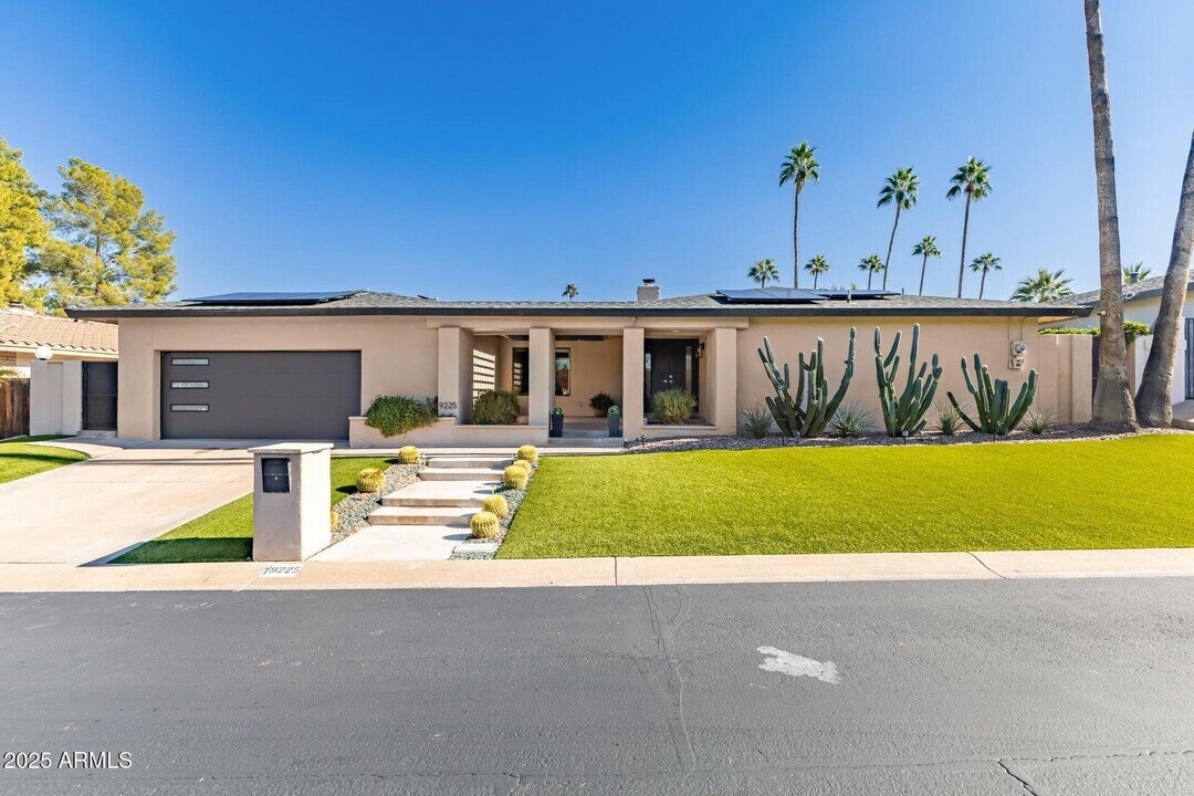 9225 N Arroya Vista Dr W in Phoenix, AZ - Building Photo