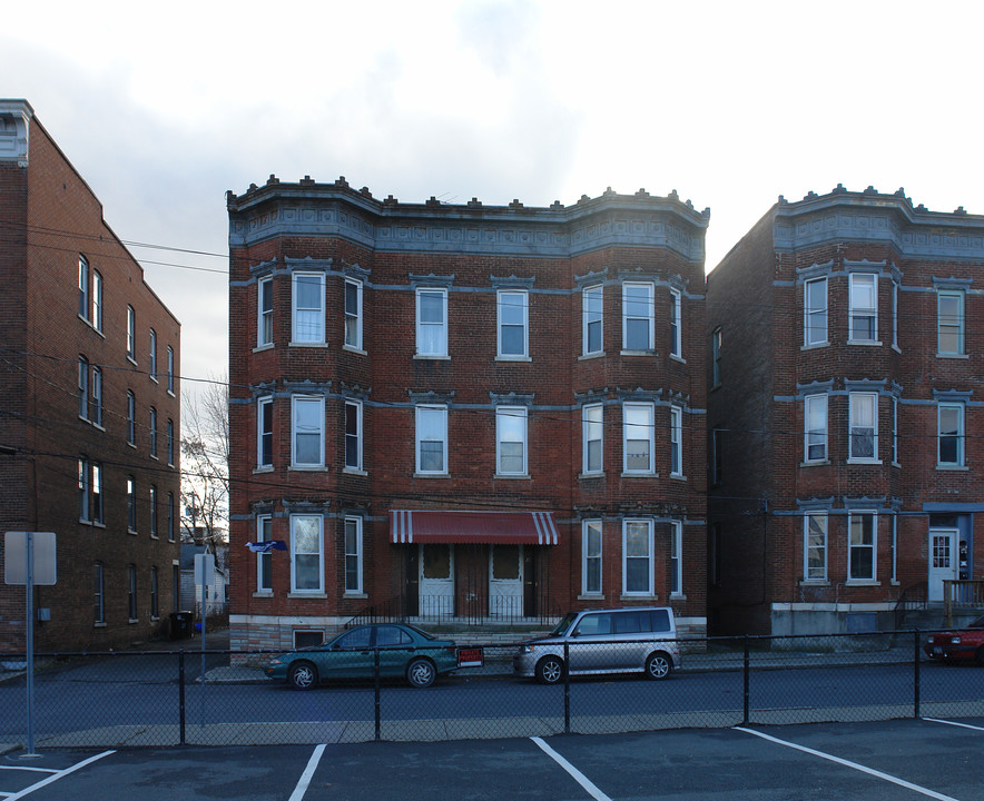 26 Hart St in Cohoes, NY - Building Photo